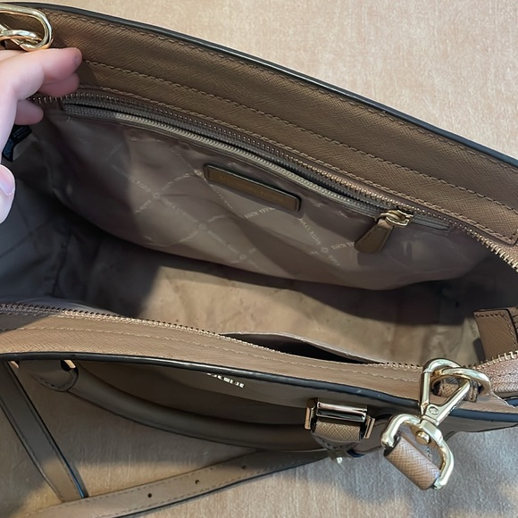 Michael Kors Selma CrossBody Small - Picture 2 of 4